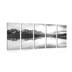 5-dielny obraz oslnivý západ slnka nad horským jazerom v čiernobielom prevedení