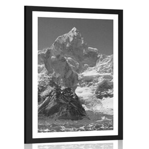 Plagát s paspartou nádherný vrchol hory v čiernobielom prevedení