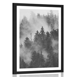 Plagát s paspartou hory v hmle v čiernobielom prevedení