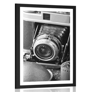 Plagát s paspartou starý fotoaparát v čiernobielom prevedení