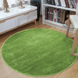 Okrúhly koberec zelenej farby