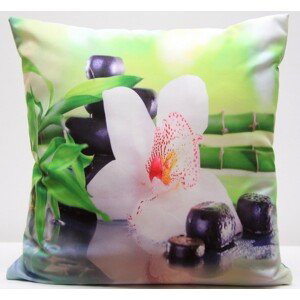 DomTextilu Zelená obliečka na vankúš s motívom bielej orchidey, kameňov a bambusu 40x40 cm Zelená 3159-124159