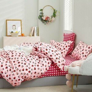 DomTextilu Krásne obojstranné ružové posteľné obliečky s motívom jahôd 3 časti: 1ks 160 cmx200 + 2ks 70 cmx80 Ružová 70 x 80 cm 38689-181823