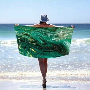 Plážová osuška so zeleným abstraktným vzorom
