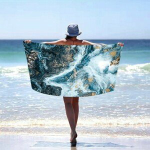 Plážová osuška s modrým abstraktným vzorom
