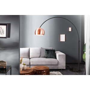 Estila Art-deco moderná stojaca lampa Gavin do obývačky s medeným tienidlom a čiernou kovovou konštrukciou 170-210cm