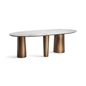 Estila Luxusný oválny jedálenský stôl Marinna v art deco štýle s asymetrickými zlatými nohami a bielou mramorovou doskou 240 cm