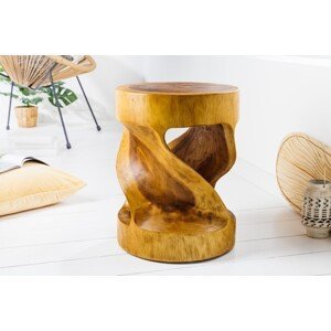 Estila Dizajnový okrúhly príručný stolík Salian z masívneho dreva v svetlej hnedej lakovanej farbe v atypickom tvare 45 cm