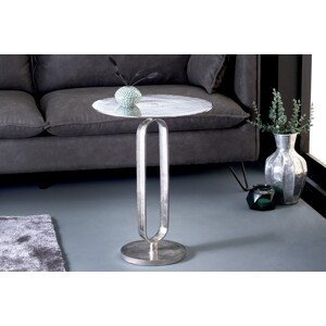 Estila Art deco okrúhly strieborný kovový príručný stolík Zendy s glamour nádychom 60 cm
