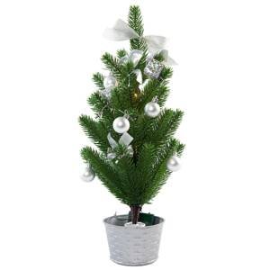 LED vianočný stromček so striebornou dekoráciou