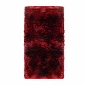 Červený koberec z ovčej kožušiny Royal Dream Zealand, 140 x 70 cm