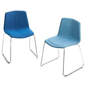 MAXDESIGN - Čalúnená stolička s operadlami a lamelovou podnožou STRATOS 1151
