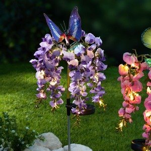 Solárny záhradný zápich Kvet s motýľom, lila