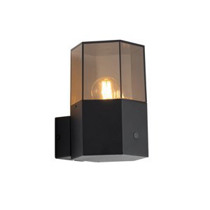 Buiten wandlamp zwart met smoke glas zeshoek en schemersensor - Denmark